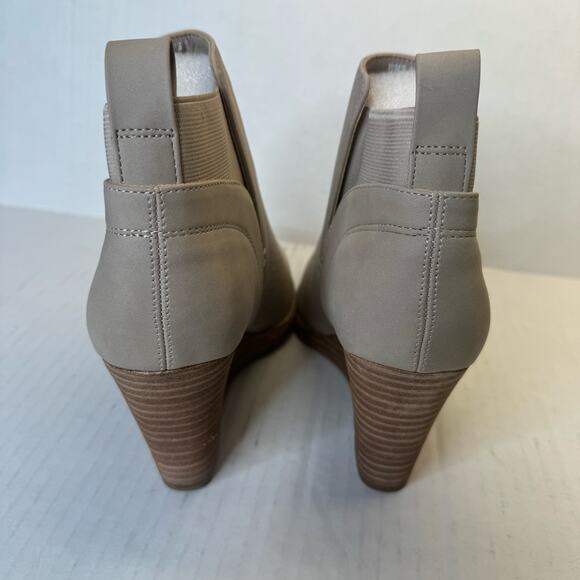DV by Dolce Vita Gerdy Bootie - Beige NEW Size 9 - Picture 7 of 11